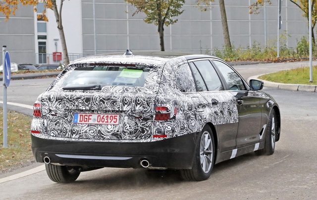 Yeni <a class='keyword-sd' href='/bmw/' title='Bmw'>Bmw</a> 5-Serisi Touring Yakalandı