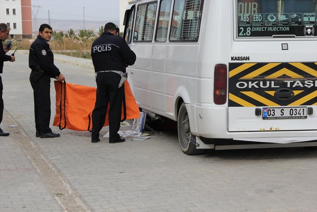 Servis Minibüsünün Çarptığı Çocuk Hayatını Kaybetti