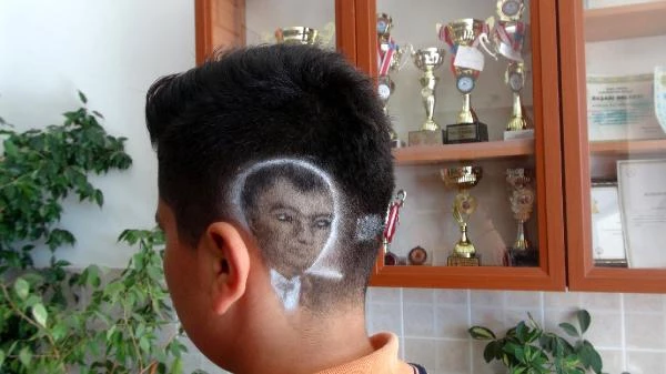 Ortaokul Öğrencisi Başına Atatürk Portresi Yaptırdı