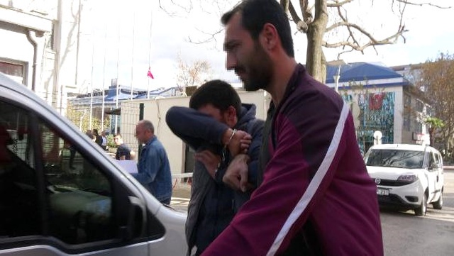Kapkaççıyı Mahalleli Yakaladı, <a class='keyword-sd' href='/polis/' title='Polis'>Polis</a> Linçten Kurtardı