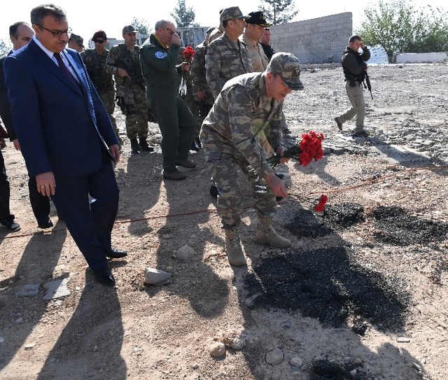 Genelkurmay Başkanı Akar, Şırnak ve Cizre'deki Birliklerde İncelemelerde Bulundu
