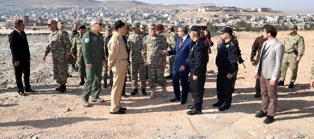 Genelkurmay Başkanı Akar, Şırnak ve Cizre'deki Birliklerde İncelemelerde Bulundu