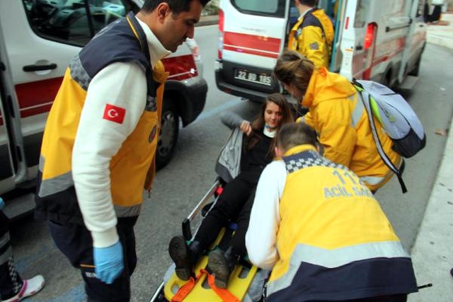 Öğrenci Servisi, 3 Öğrenciye Çarpıp Kaçtı