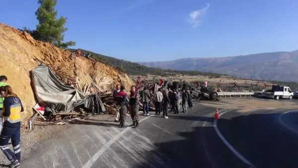 TIR Devrildi, Altında Kalan Sürücü Öldü