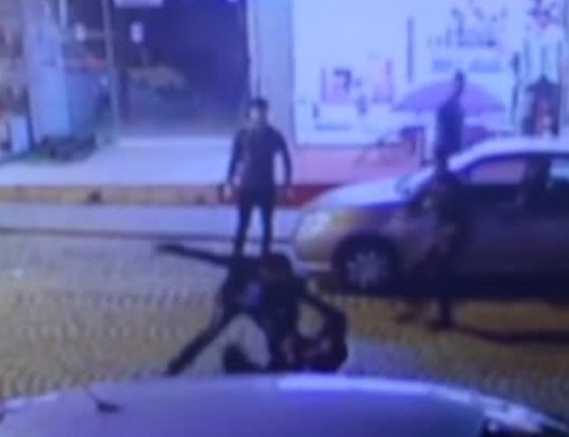 Kuzenini Sokak Ortasında 9 Yerinden Bıçakladı