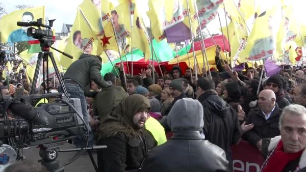 Köln'de Alevilerin Mitingine PKK Gölgesi Düştü