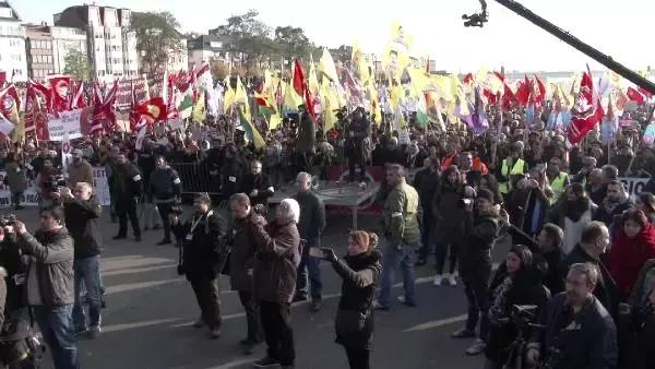 Köln'de Alevilerin Mitingine PKK Gölgesi Düştü