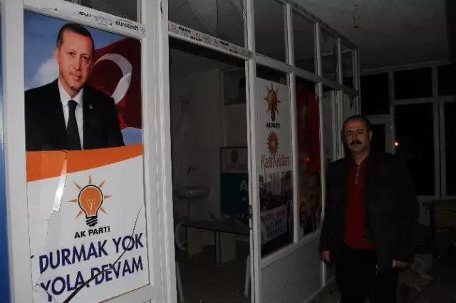 AK Parti Muradiye İlçe Binasına Bombalı Saldırı Yapıldı