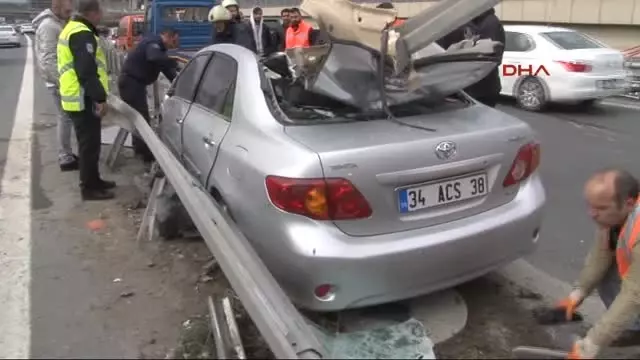 Bariyerlere Çarpan Otomobilden Hafif Yaralı Çıktı