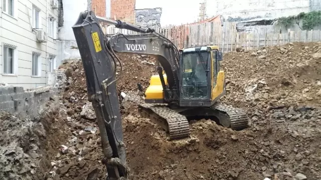 Yatak Odasında Uyuyan Adamın Başına Tuğla Düştü