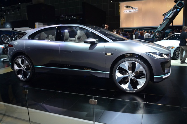 Jaguar I-Pace Concept Los Angeles Motor Show'da Sahne Aldı