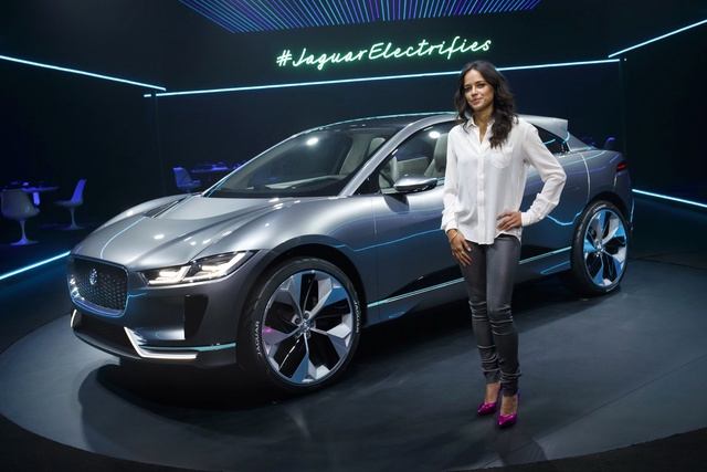 Jaguar I-Pace Concept Los Angeles Motor Show'da Sahne Aldı