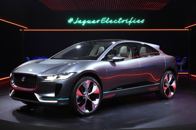 Jaguar I-Pace Concept Los Angeles Motor Show'da Sahne Aldı