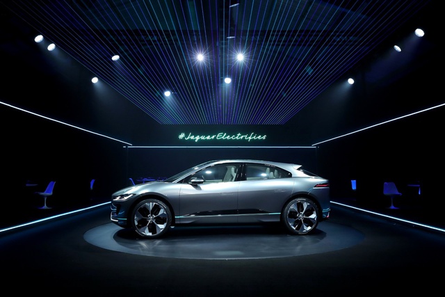 Jaguar I-Pace Concept Los Angeles Motor Show'da Sahne Aldı