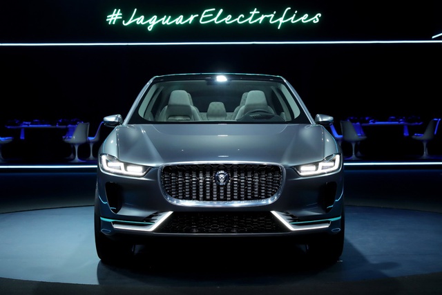 Jaguar I-Pace Concept Los Angeles Motor Show'da Sahne Aldı