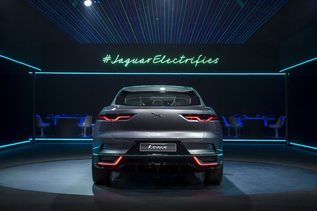 Jaguar I-Pace Concept Los Angeles Motor Show'da Sahne Aldı