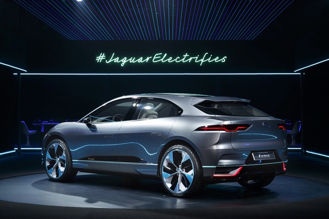 Jaguar I-Pace Concept Los Angeles Motor Show'da Sahne Aldı