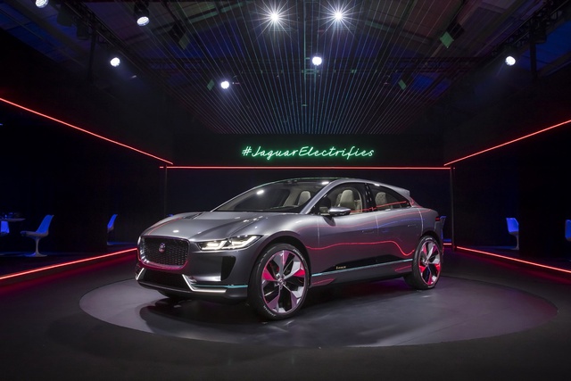 Jaguar I-Pace Concept Los Angeles Motor Show'da Sahne Aldı