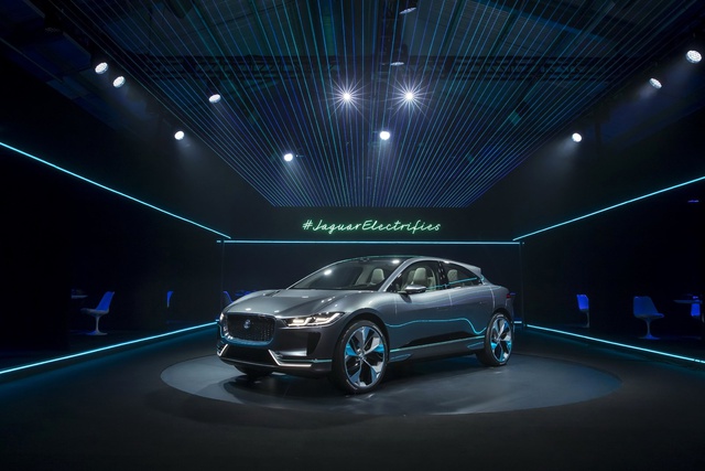 Jaguar I-Pace Concept Los Angeles Motor Show'da Sahne Aldı