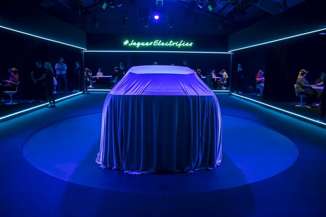 Jaguar I-Pace Concept Los Angeles Motor Show'da Sahne Aldı