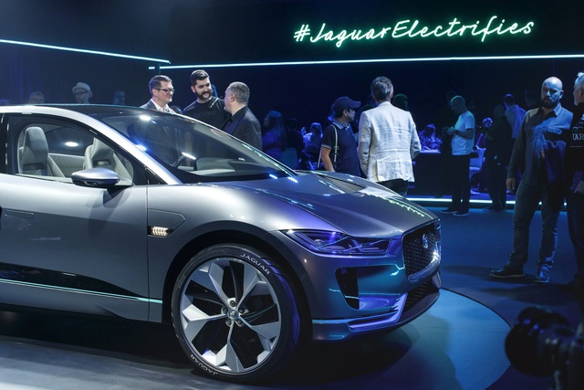 Jaguar I-Pace Concept Los Angeles Motor Show'da Sahne Aldı