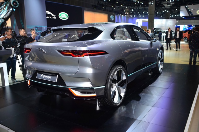 Jaguar I-Pace Concept Los Angeles Motor Show'da Sahne Aldı