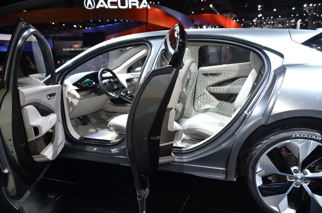 Jaguar I-Pace Concept Los Angeles Motor Show'da Sahne Aldı