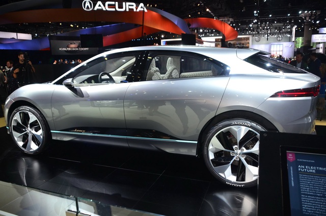 Jaguar I-Pace Concept Los Angeles Motor Show'da Sahne Aldı
