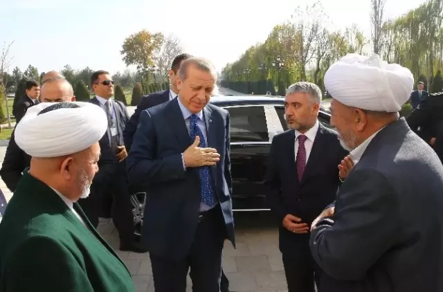 Cumhurbaşkanı Erdoğan'dan İmam Buhari Türbesine Ziyaret