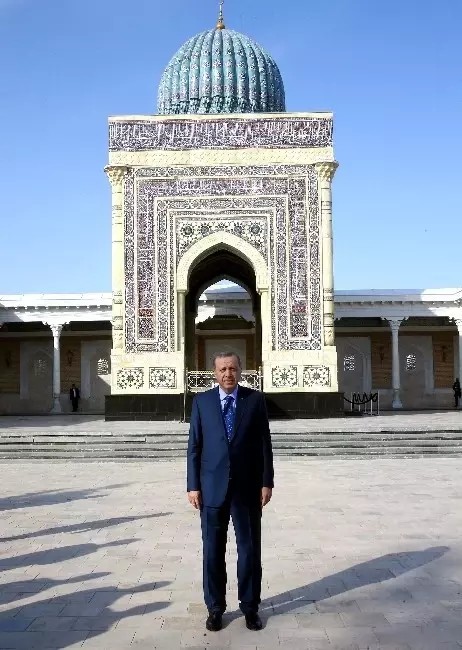 Cumhurbaşkanı Erdoğan'dan İmam Buhari Türbesine Ziyaret