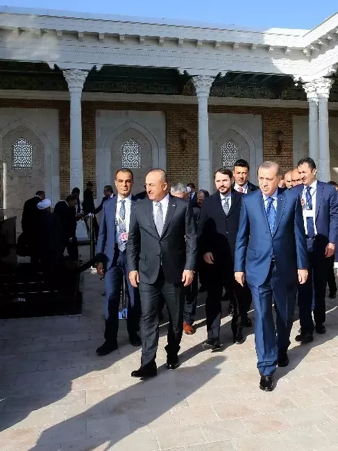 Cumhurbaşkanı Erdoğan'dan İmam Buhari Türbesine Ziyaret