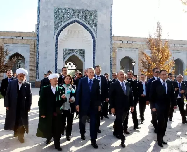 Cumhurbaşkanı Erdoğan'dan İmam Buhari Türbesine Ziyaret