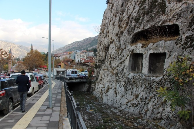 Mağarada Donmak Üzereyken Polisler Yetişti