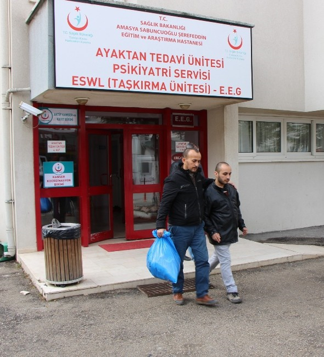 Mağarada Donmak Üzereyken Polisler Yetişti