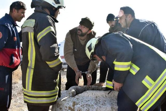 Sarnıçta Tünel Kazıp Define Ararken Yakalandılar