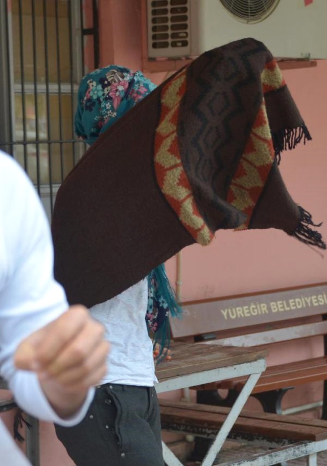 Tavanda 52.5 Kilo Esrar! 'Uyuşturucu Benim, Eşimi Serbest Bırakın' Diyen Koca da Tutuklandı