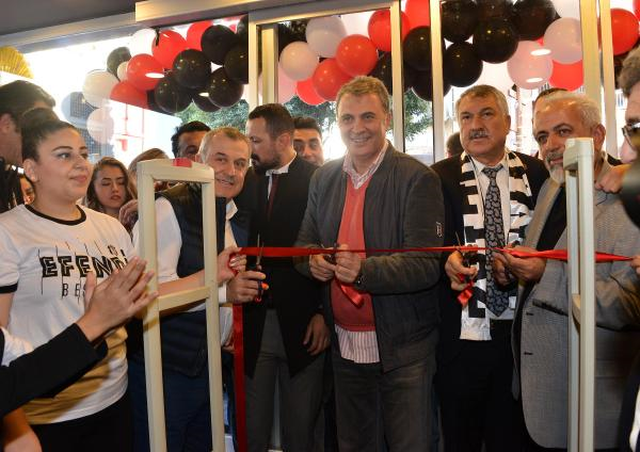 Adana'daki Kartal Yuvası Açılışında <a class='keyword-sd' href='/kavga/' title='Kavga'>Kavga</a> Çıktı