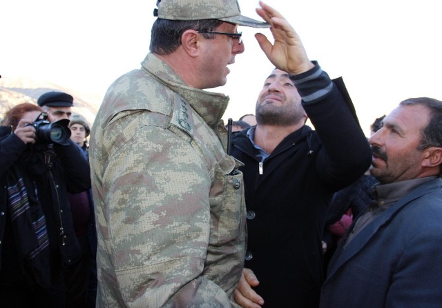 Enerji Bakanı Berat Albayrak, Şirvan'daki Acılı Aileleri Teselli Etti!