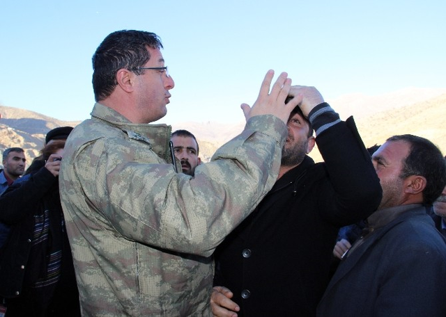 Enerji Bakanı Berat Albayrak, Şirvan'daki Acılı Aileleri Teselli Etti!