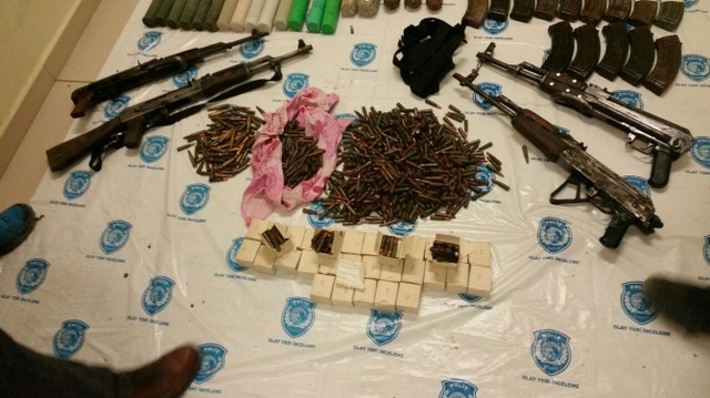 Van'da Bir Binada PKK'ya Ait Cephanelik Ele Geçirildi