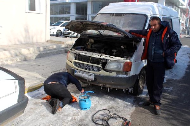 Ardahan'da Hava Sıcaklığı Aniden Düşünce Kura Nehri Dondu