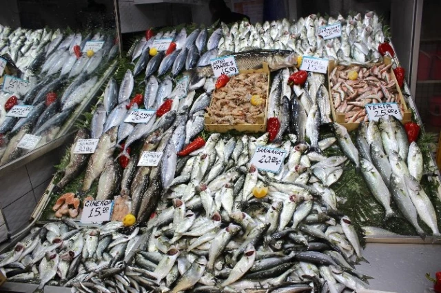 Balık Bolluğu Et Satışlarını Durma Noktasına Getirdi