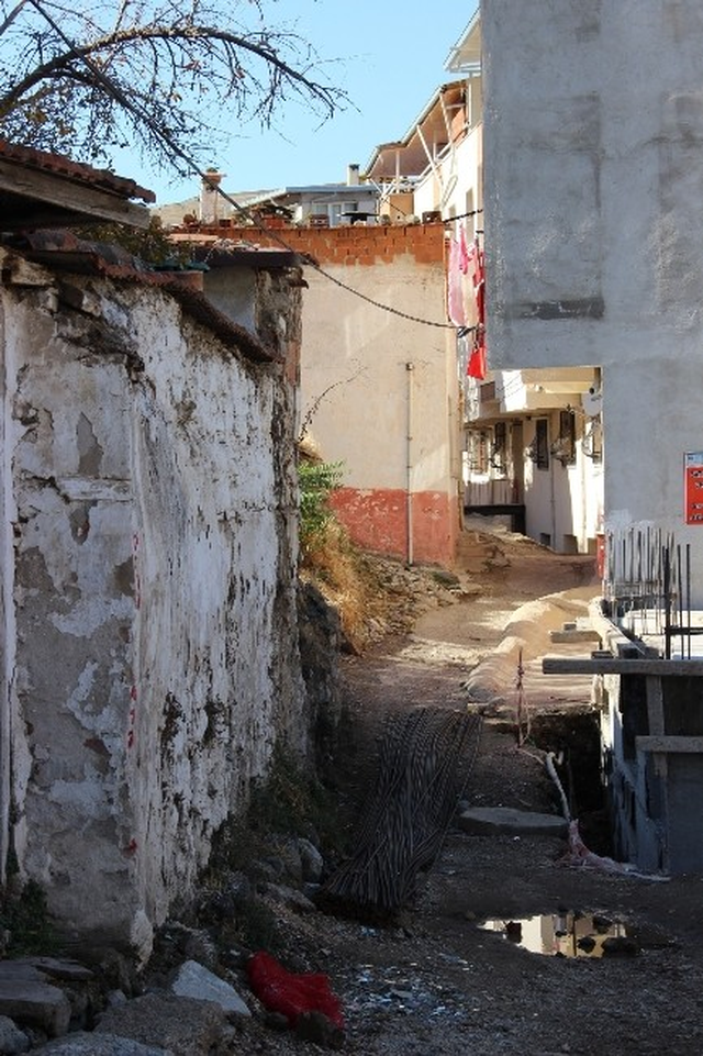 Kentsel Dönüşüm ve İnşaatlar Sokağı Yaşanmaz Hale Getirdi
