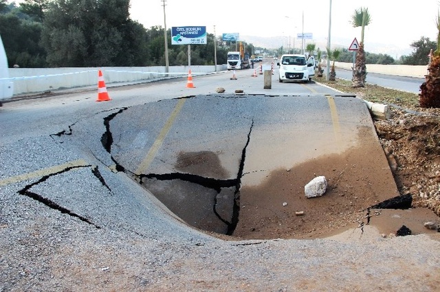 Bodrum'da Su Borusu Bomba Gibi Patladı