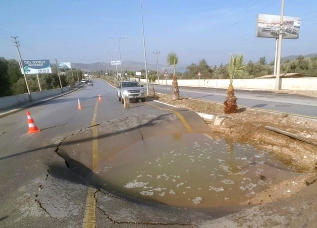 Bodrum'da Su Borusu Bomba Gibi Patladı