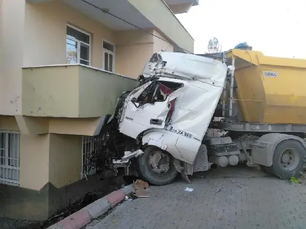 Kahramanmaraş'ta Hafriyat Kamyonu Dehşeti: 2 Ölü, 2 Yaralı