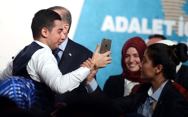 Bir Anda Sahneye Fırlayan Genç, Erdoğan'ı Şaşkına Çevirdi!