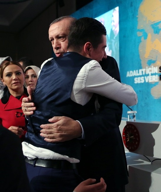 Bir Anda Sahneye Fırlayan Genç, Erdoğan'ı Şaşkına Çevirdi!