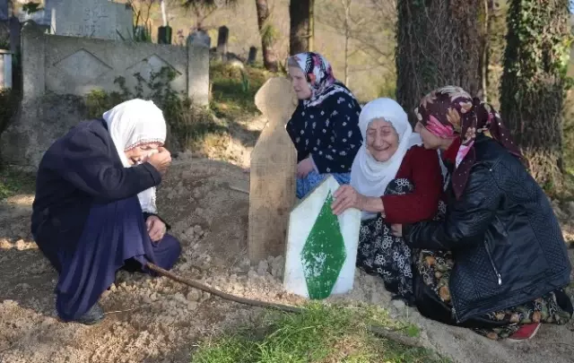 Dünyaya Aynı Anda Gözlerini Açmışlardı! Üçüz Nineler İkiz Kaldı