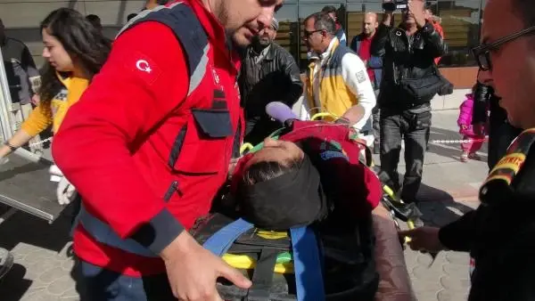 IŞİD Suriye'de Bombalı Araç Patlattı, Yaralılar Türkiye'ye Getirildi